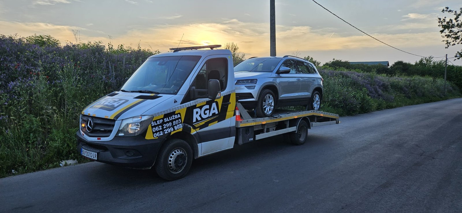 RGA šlep vozilo prevozi automobil